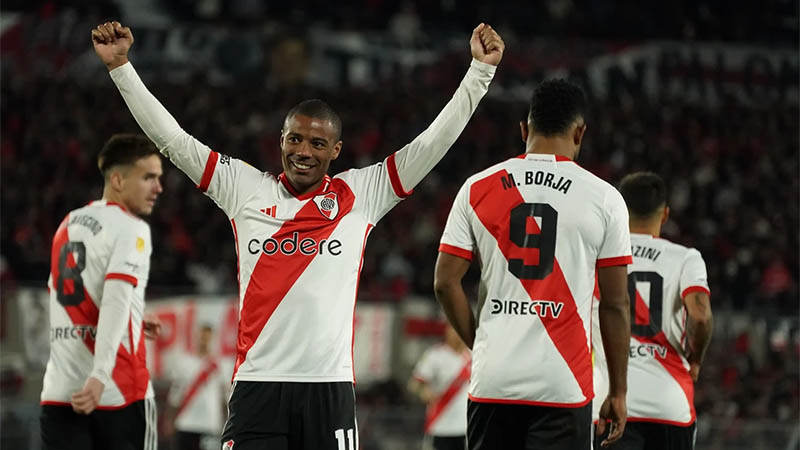 River goleó a Barracas Central