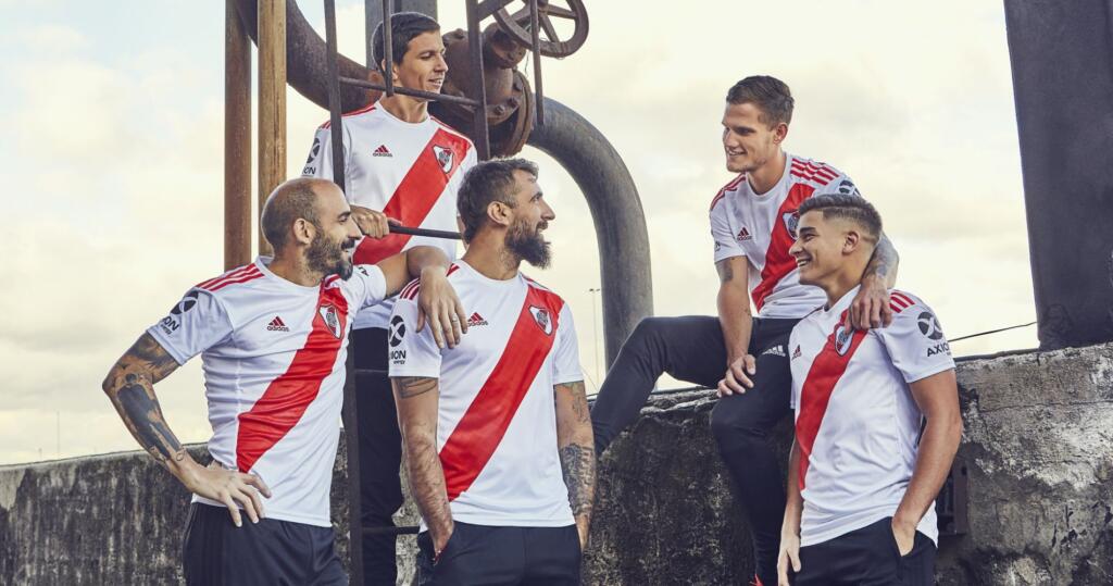 River estrena indumentaria.