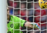 El insólito gol al Dibu Martínez en la derrota del Aston Villa | VIDEO